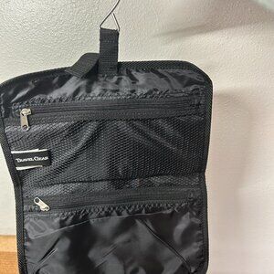 HANGING TRAVEL GEAR TOILETRY BAG BLACK
